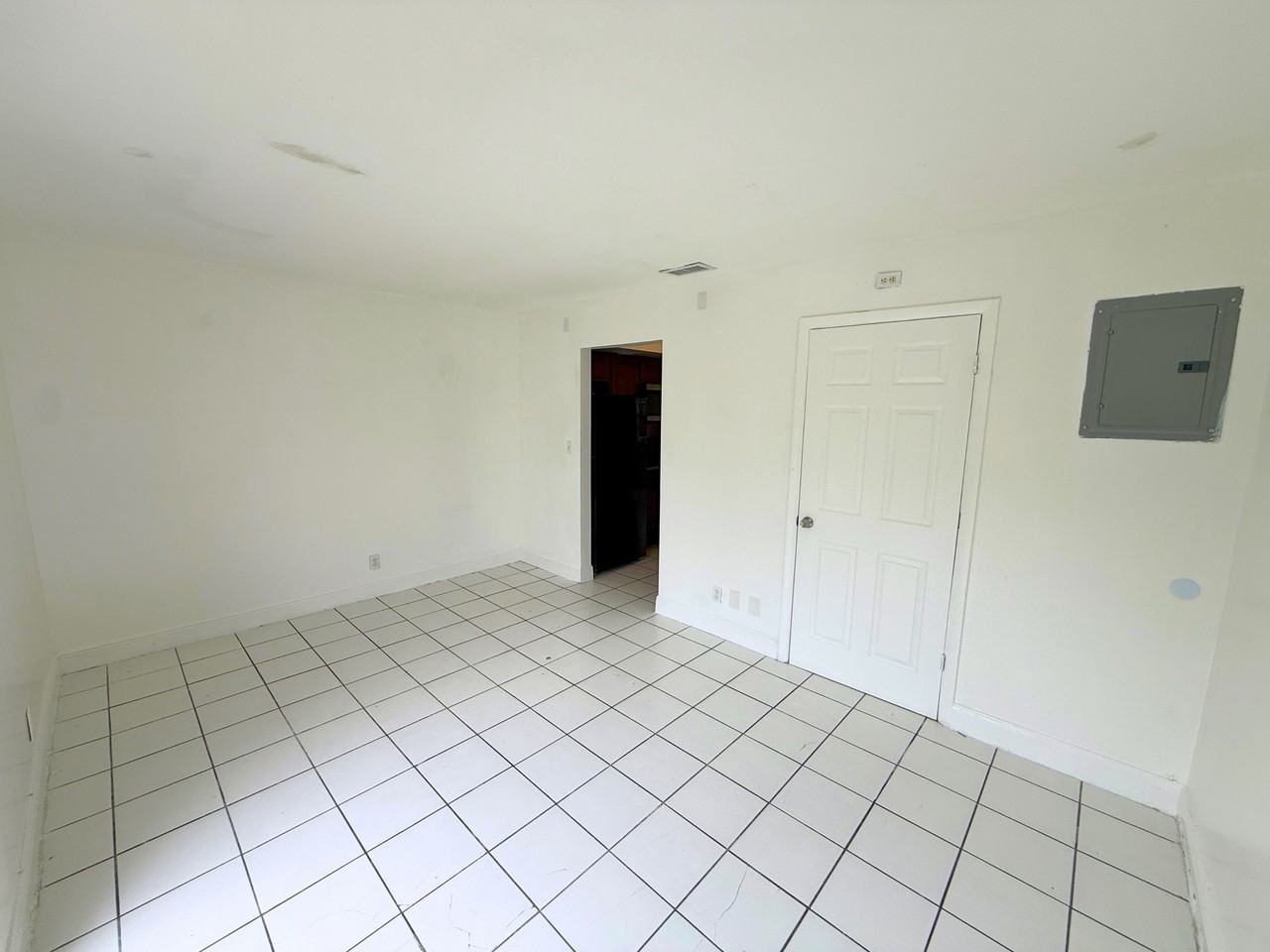 4100 NW 16TH AVE - Photo 5 of 19