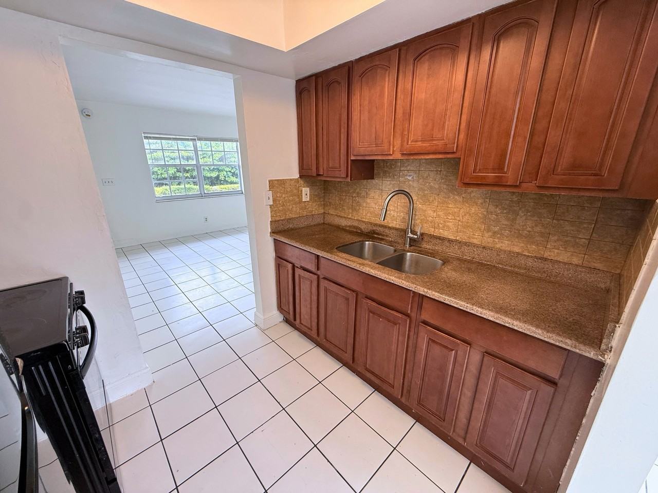 4100 NW 16TH AVE - Photo 7 of 19