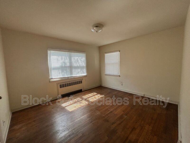 2509 - Photo 4 of 10