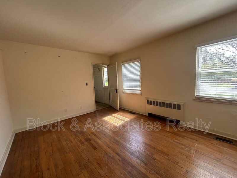 2509 - Photo 7 of 10