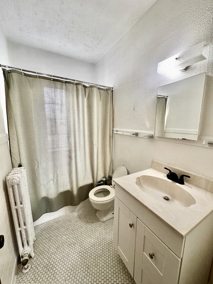 718 West Mulberry Street - Photo 6 of 8