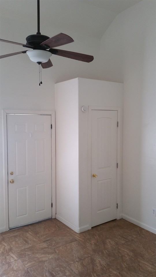 Park Apartments - Photo 5 of 18