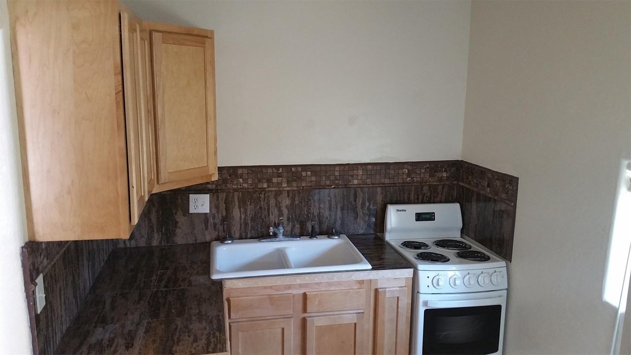 Park Apartments - Photo 6 of 18