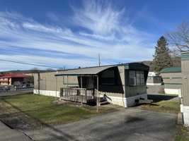 featured image of 17 Riverview Ln