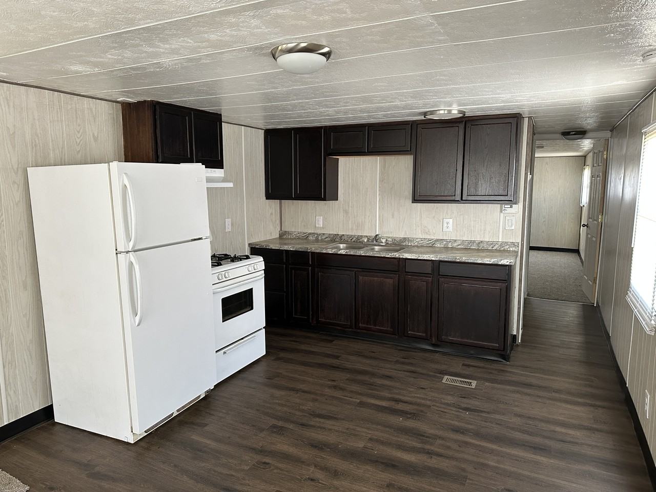 Evergreen Apartment Homes - Photo 2 of 7