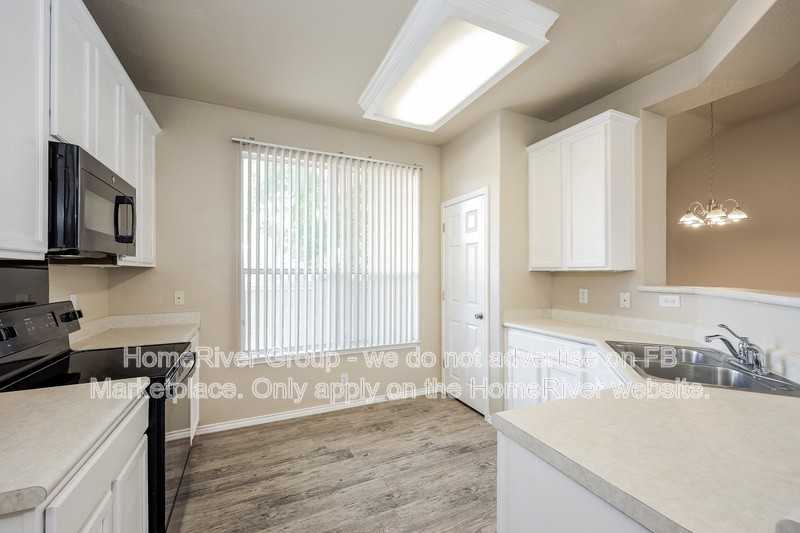 6763 Biscay Bay - Photo 7 of 19