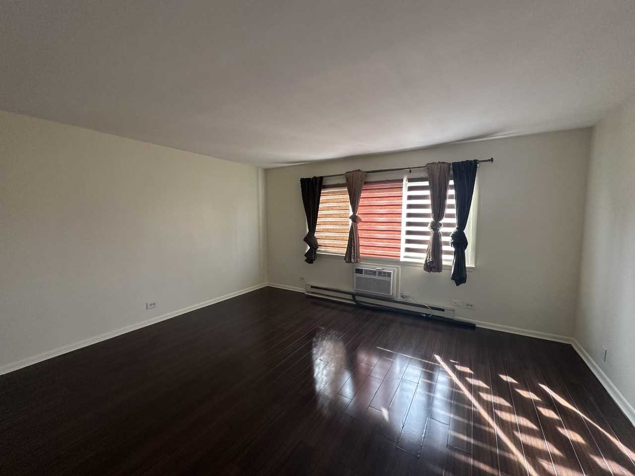 1020 W 18th St #1S - Photo 7 of 12