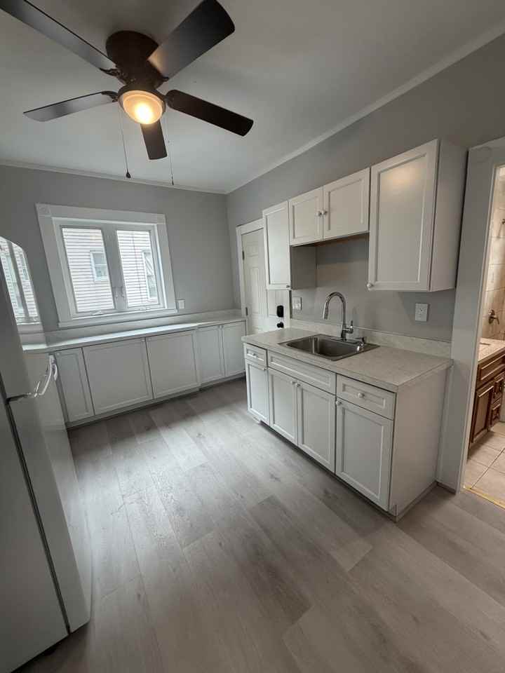 475 Cottage Street - Photo 4 of 10