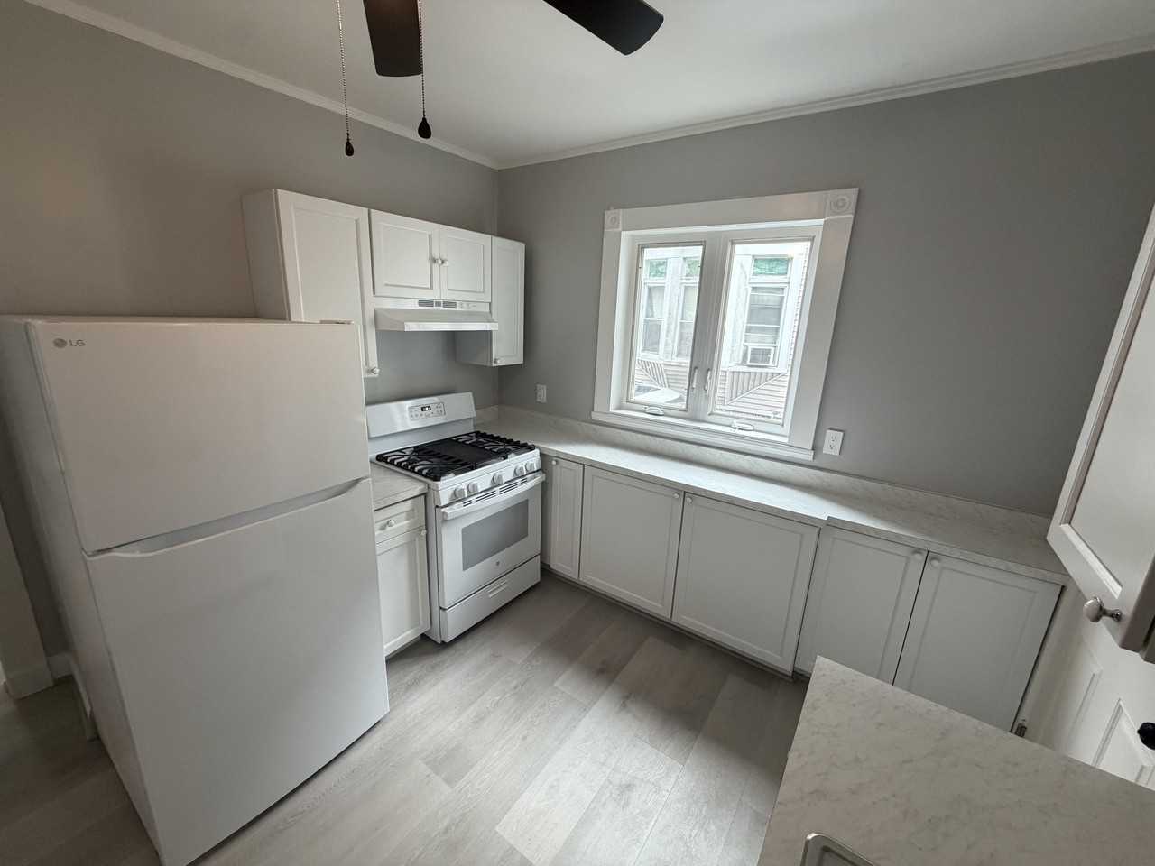 475 Cottage Street - Photo 5 of 10