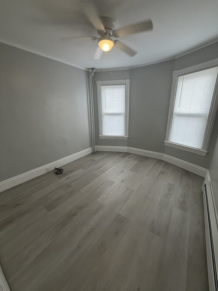 475 Cottage Street - Photo 6 of 10