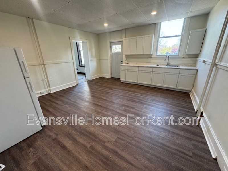 3036 W Maryland St - Photo 4 of 7