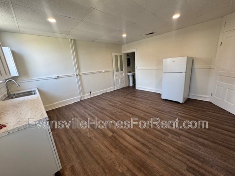 3036 W Maryland St - Photo 5 of 7