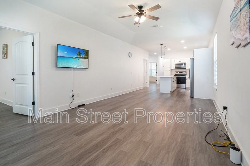 5214 Arrowhead Rd - Photo 3 of 18