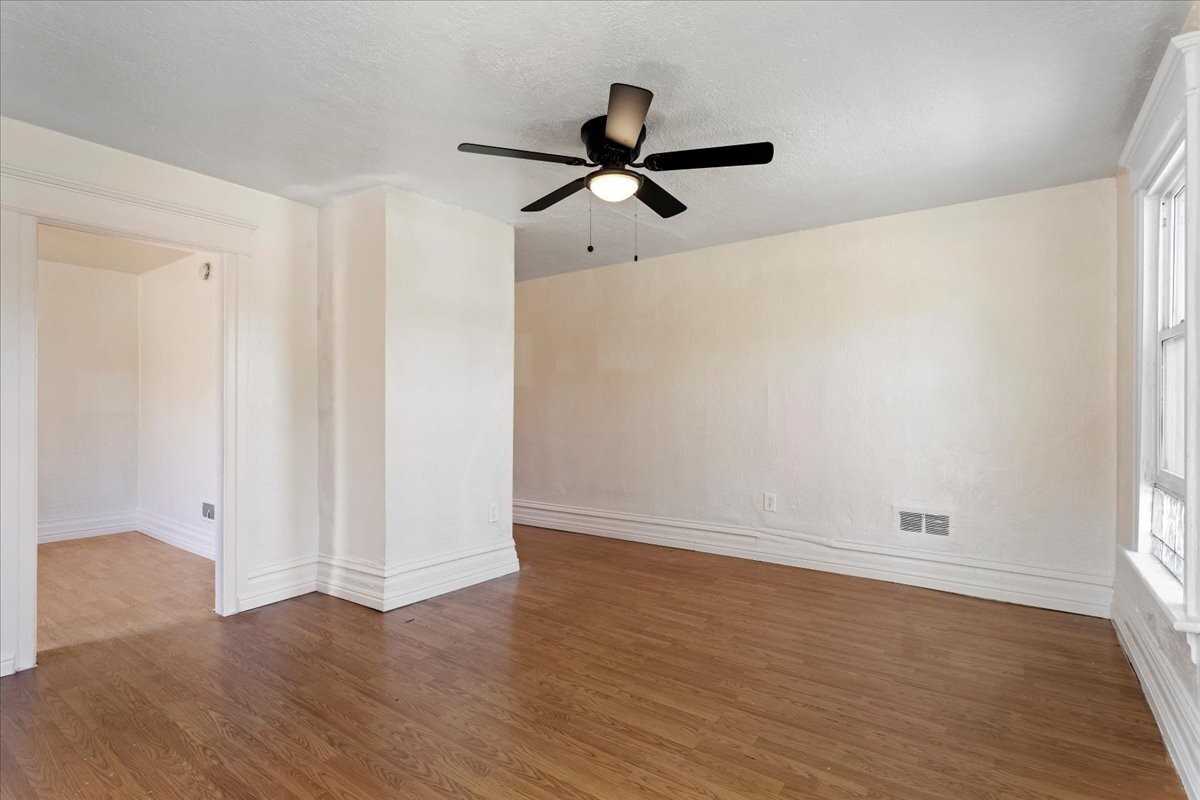 685 27th Street - Photo 2 of 16