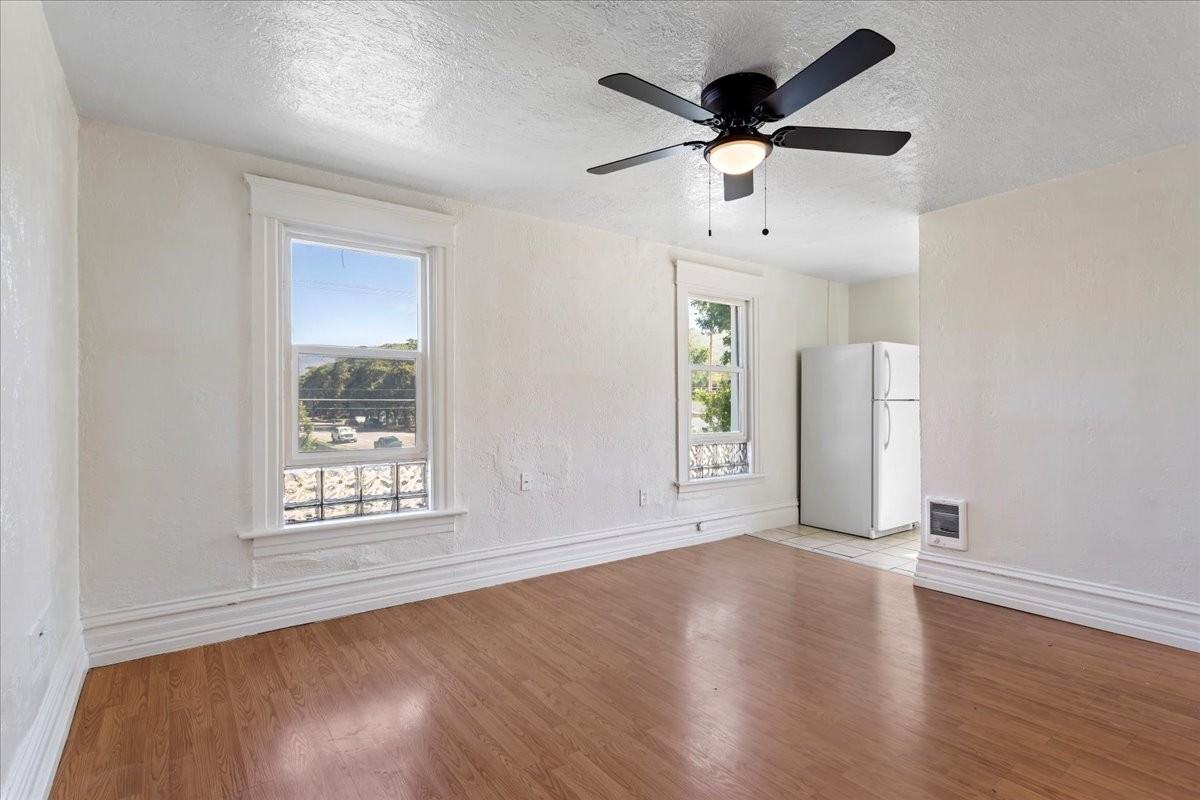 685 27th Street - Photo 3 of 16