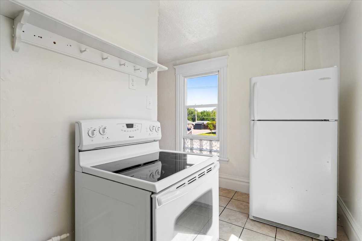 685 27th Street - Photo 6 of 16