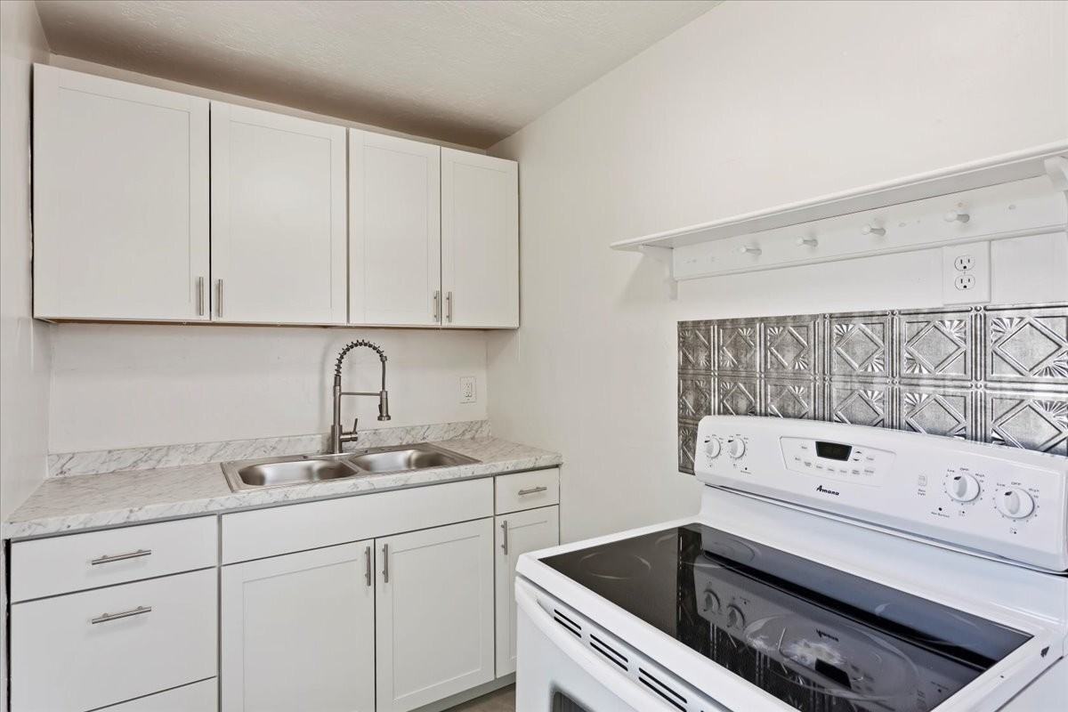 685 27th Street - Photo 7 of 16