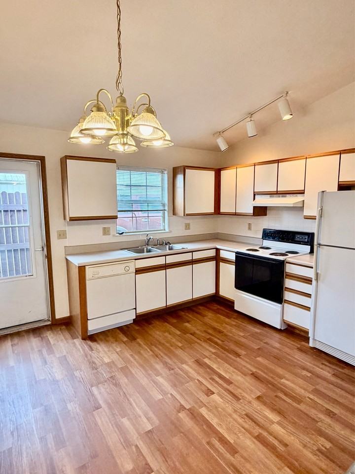 400 Country Club Rd - Photo 2 of 12