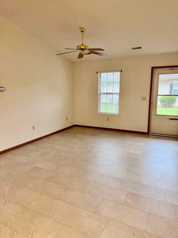 400 Country Club Rd - Photo 4 of 12