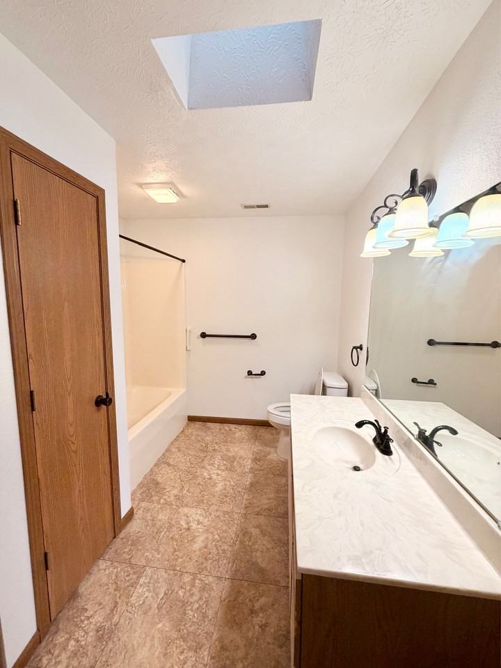 400 Country Club Rd - Photo 7 of 12