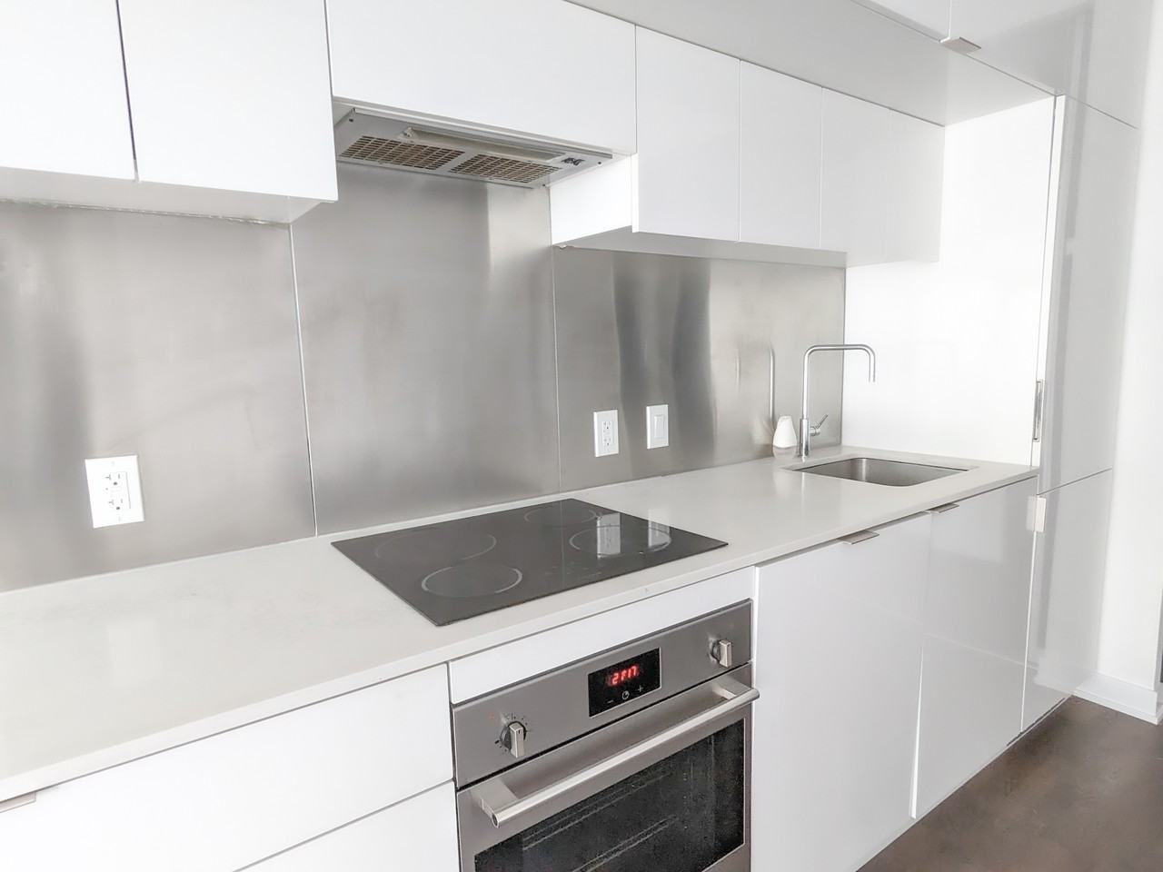 185 Roehampton Ave #1801 - Photo 3 of 34