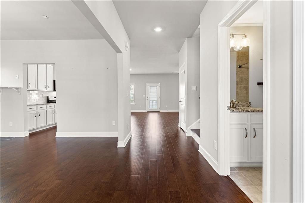 156 Adams Cir Ne - Photo 3 of 37