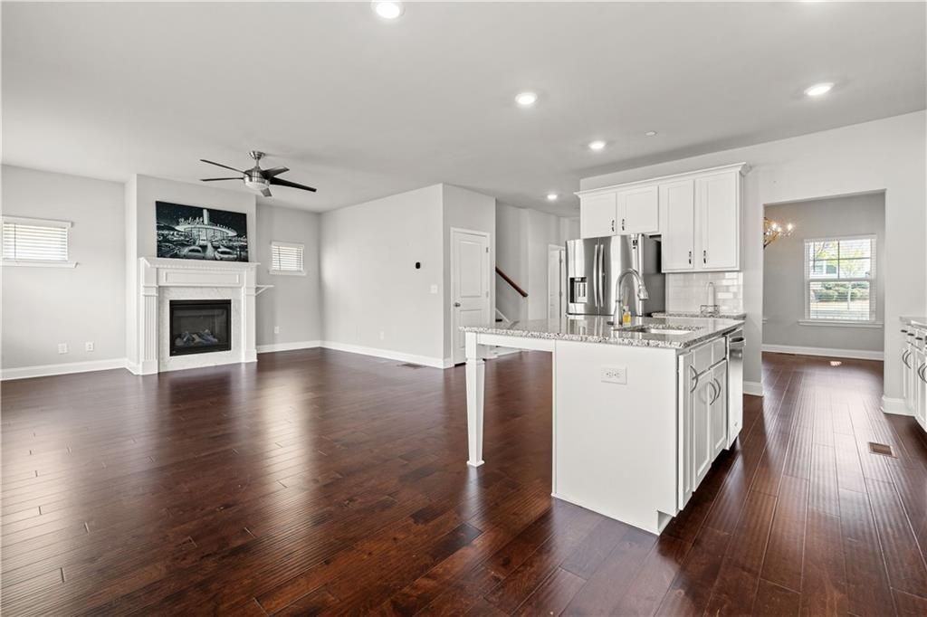 156 Adams Cir Ne - Photo 4 of 37