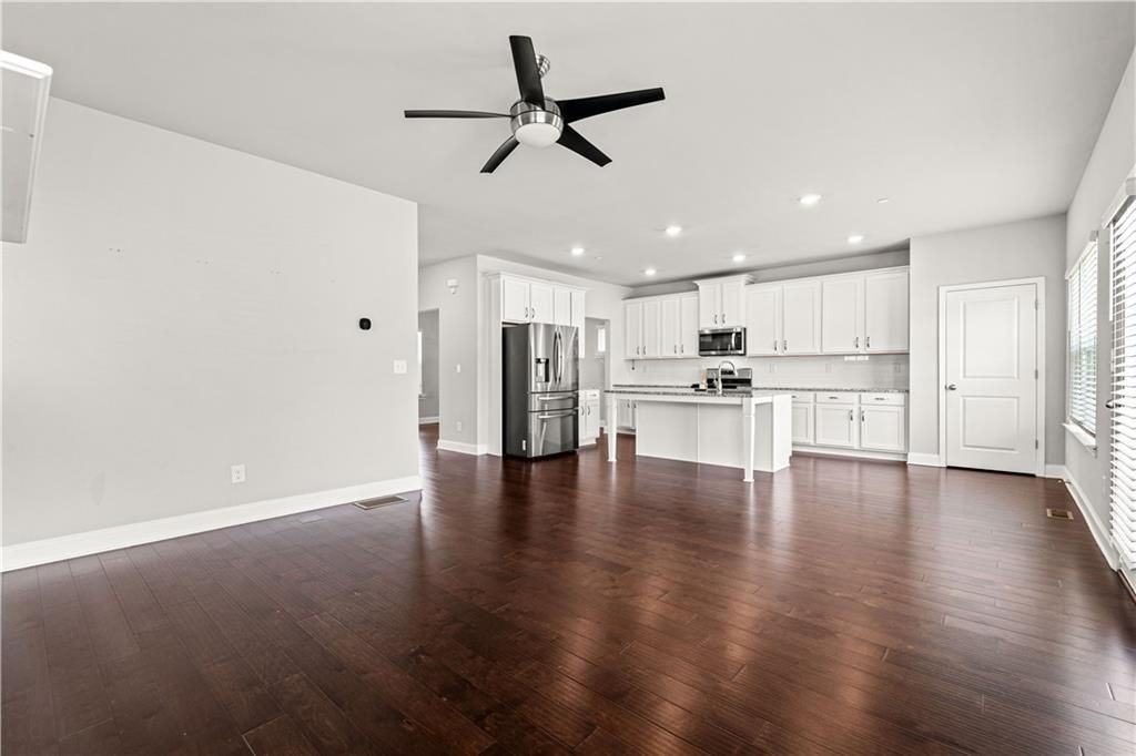 156 Adams Cir Ne - Photo 5 of 37