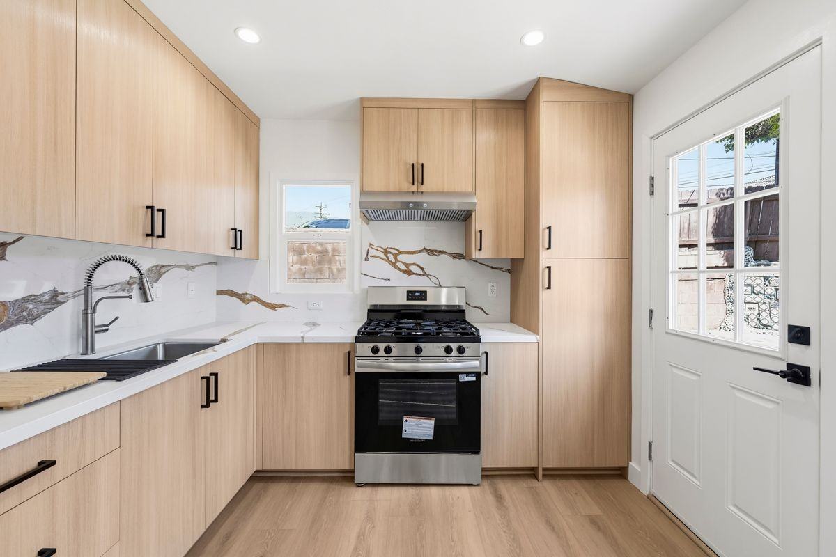 2817 Sycamore Ave - Photo 7 of 26