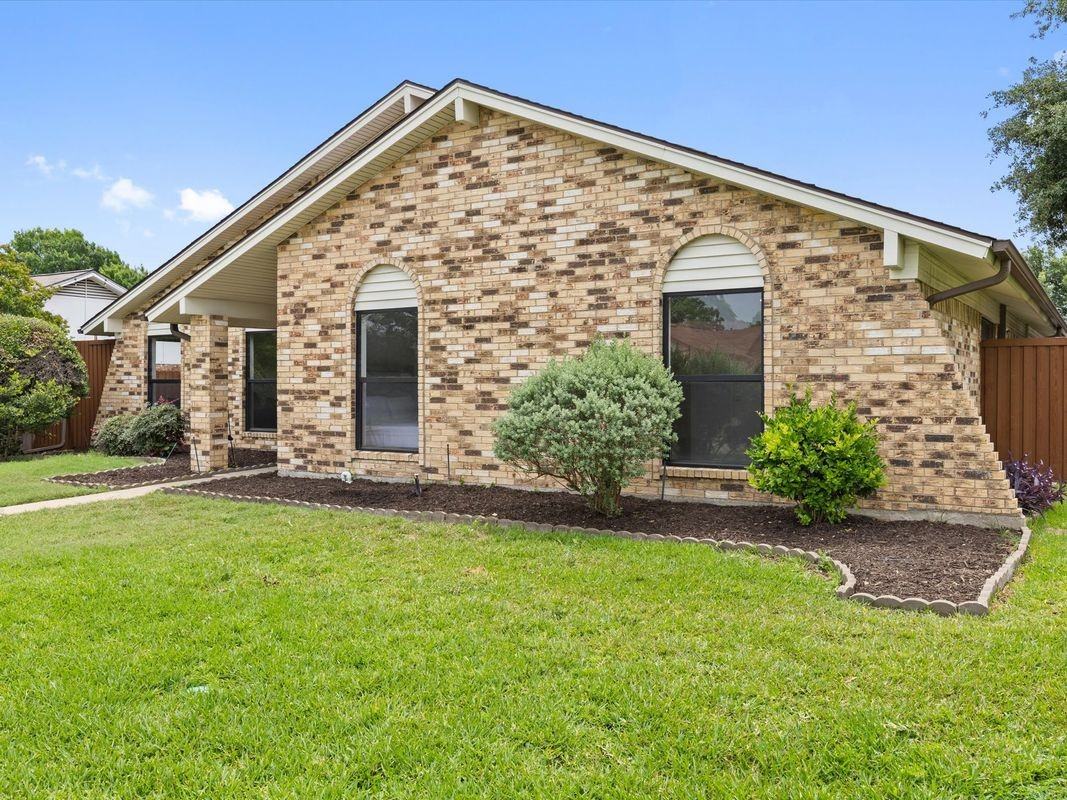 3404 Newkirk Dr - Photo 2 of 44