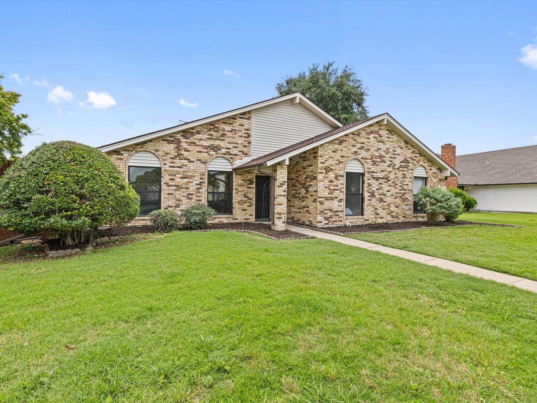 3404 Newkirk Dr - Photo 3 of 44