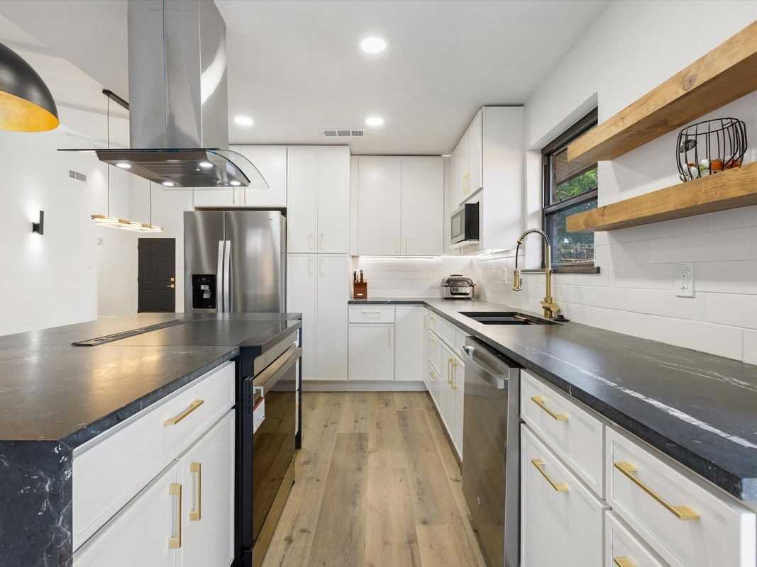 3404 Newkirk Dr - Photo 6 of 44