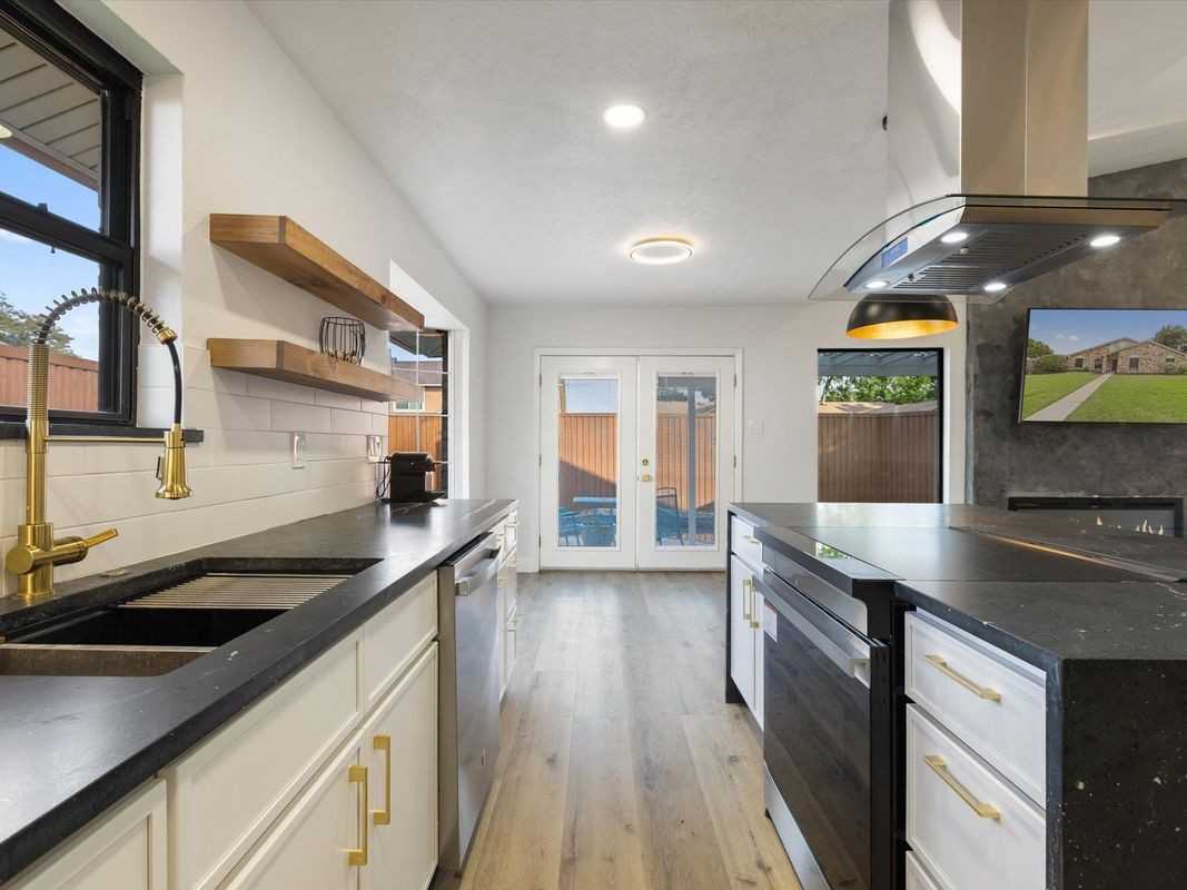 3404 Newkirk Dr - Photo 7 of 44