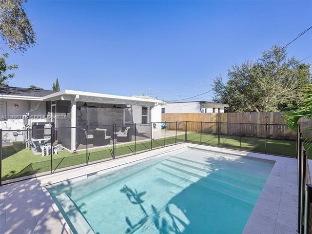 340 Nw 45th St - Photo 5 of 25