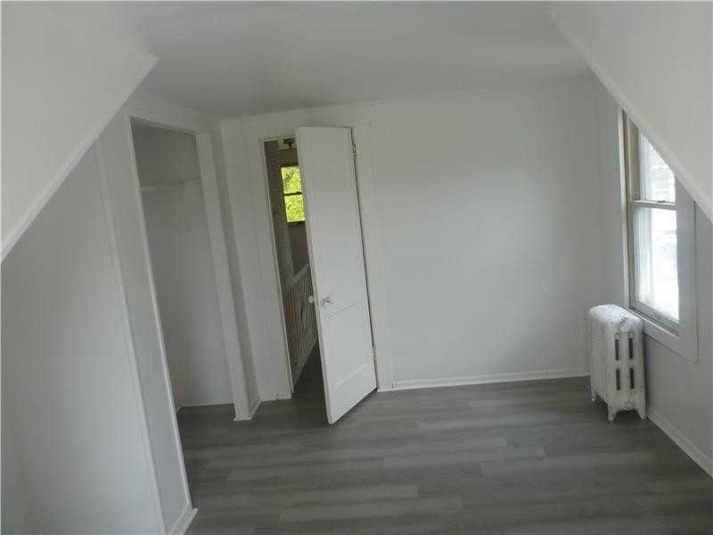 222 Manhattan Ter - Photo 2 of 15