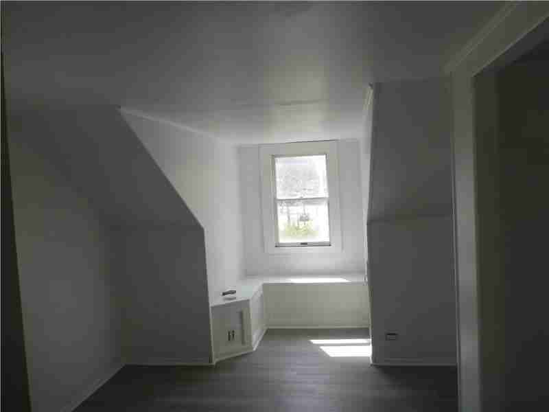 222 Manhattan Ter - Photo 3 of 15