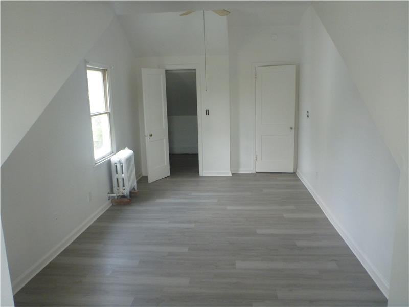 222 Manhattan Ter - Photo 5 of 15