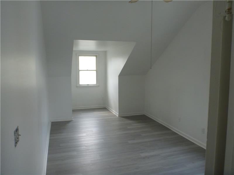 222 Manhattan Ter - Photo 6 of 15