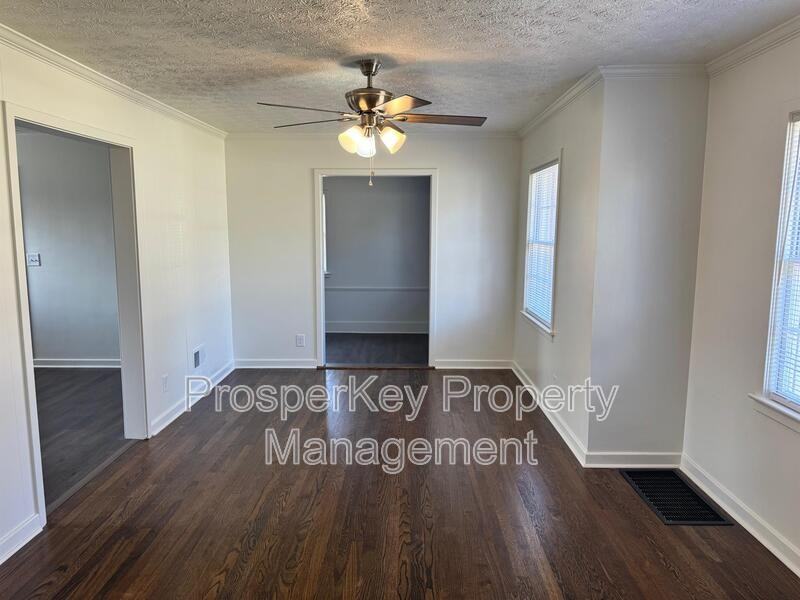 419 Victoria Dr - Photo 4 of 33