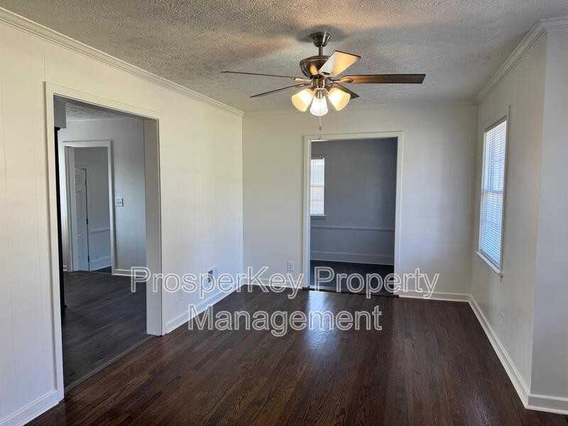 419 Victoria Dr - Photo 5 of 33