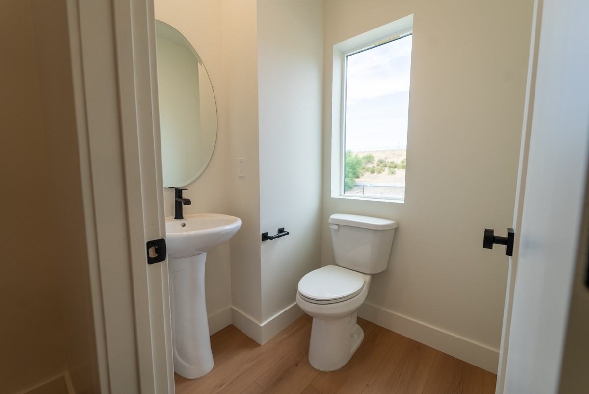 544 Nw #A - Photo 5 of 16