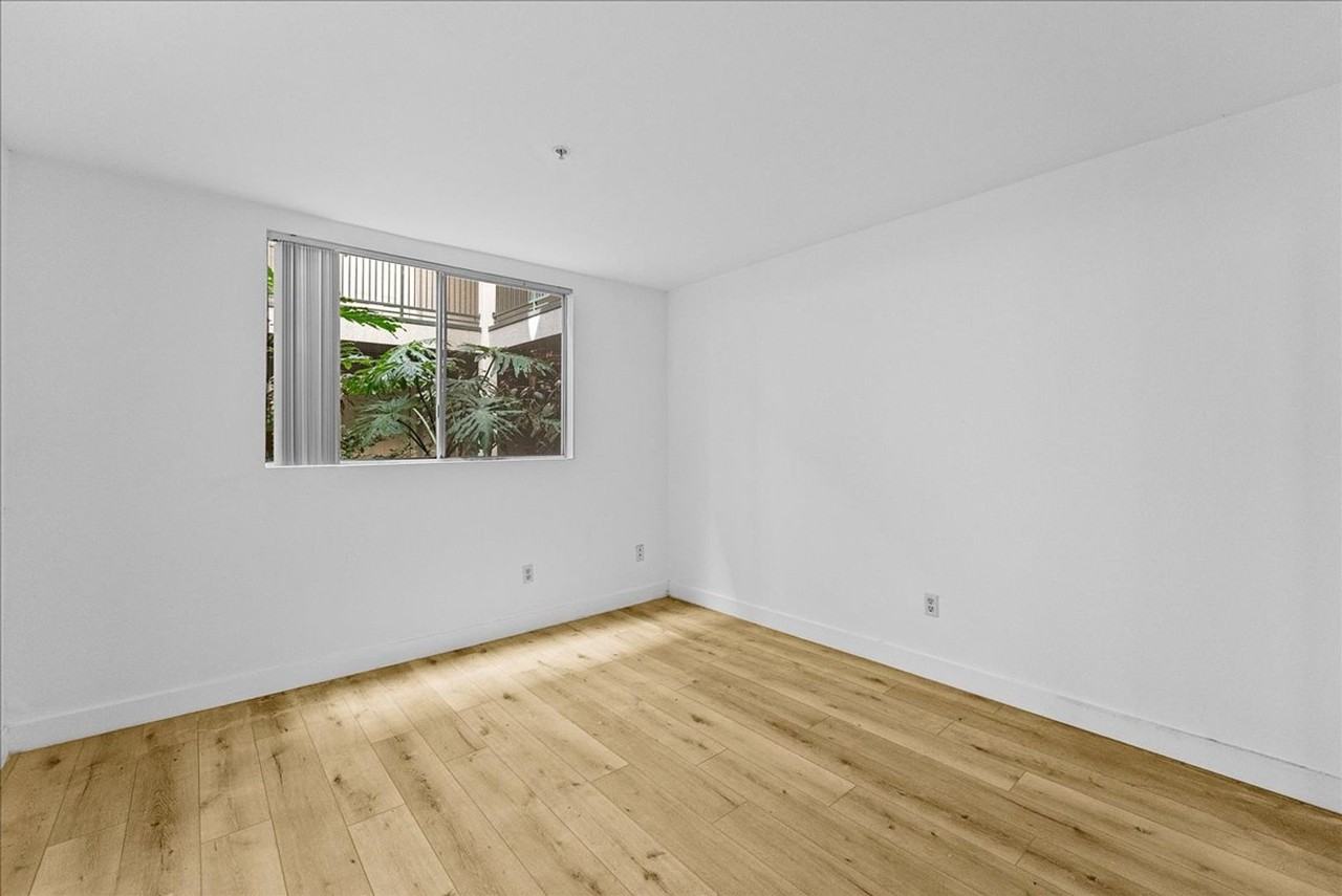 1785 Beloit Ave - Photo 5 of 19