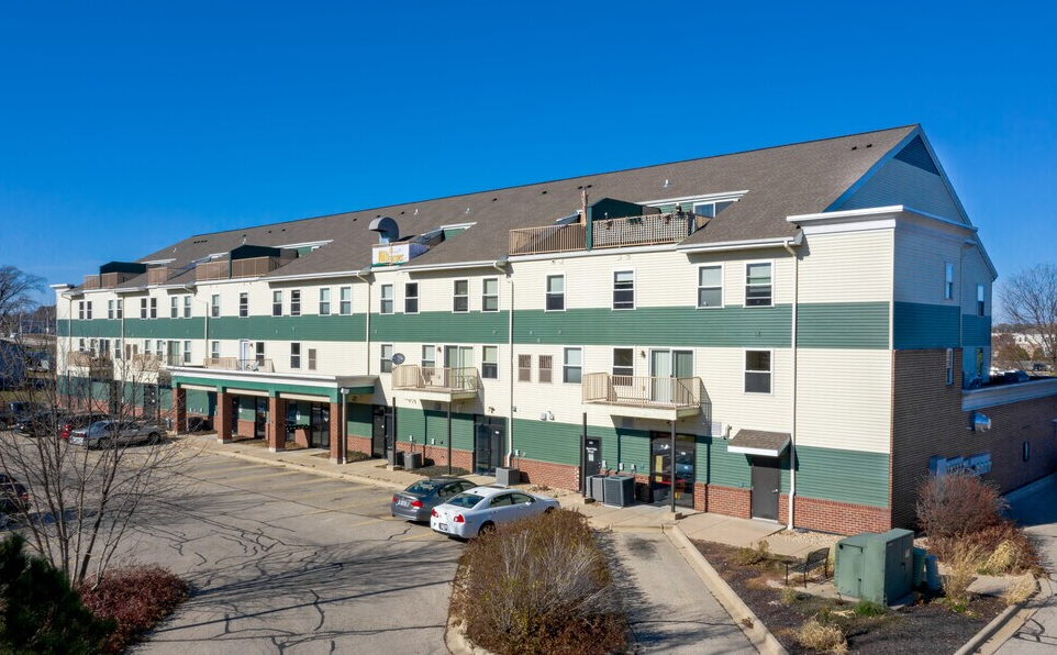 McComb Place Apartments - Photo 3 of 4