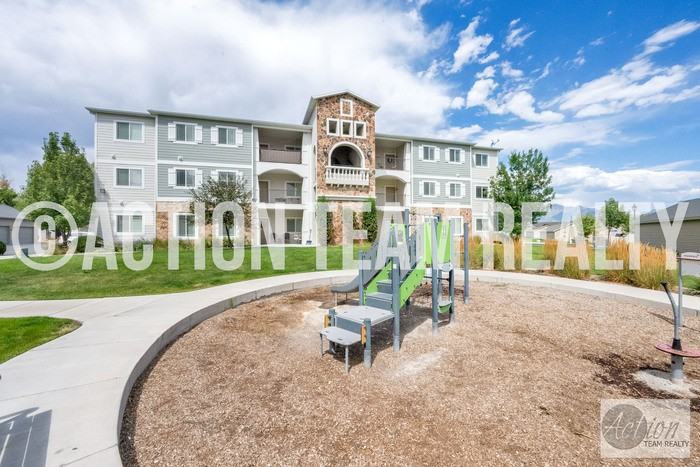 1823 N Crest Rd #1823 - Photo 2 of 19