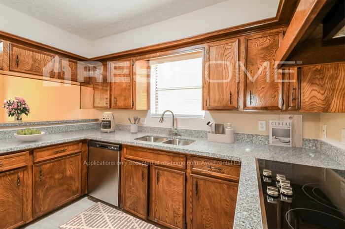 9827 Sageroyal Ln - Photo 2 of 16