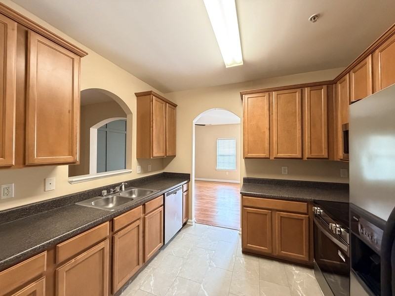 540 Georgia Way - Photo 4 of 16