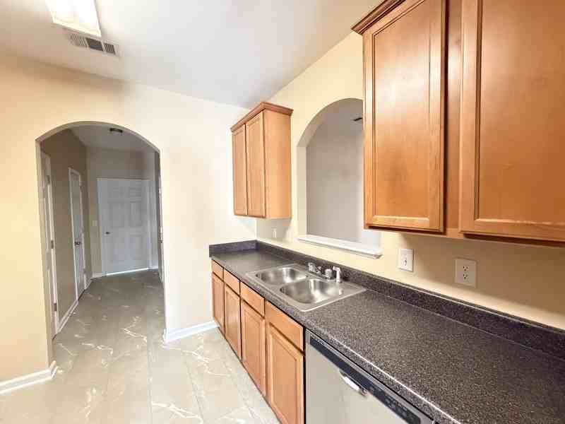 540 Georgia Way - Photo 5 of 16