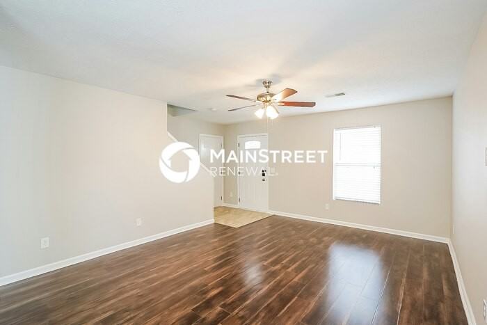 2815 Creekbend Dr - Photo 2 of 17