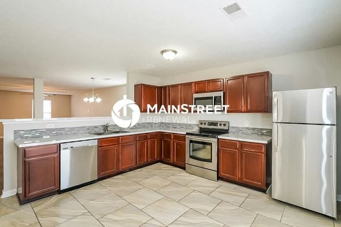2815 Creekbend Dr - Photo 4 of 17