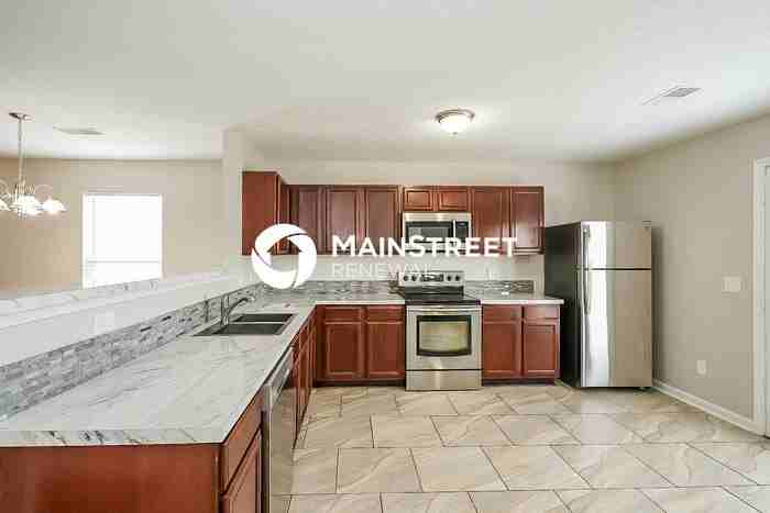 2815 Creekbend Dr - Photo 5 of 17